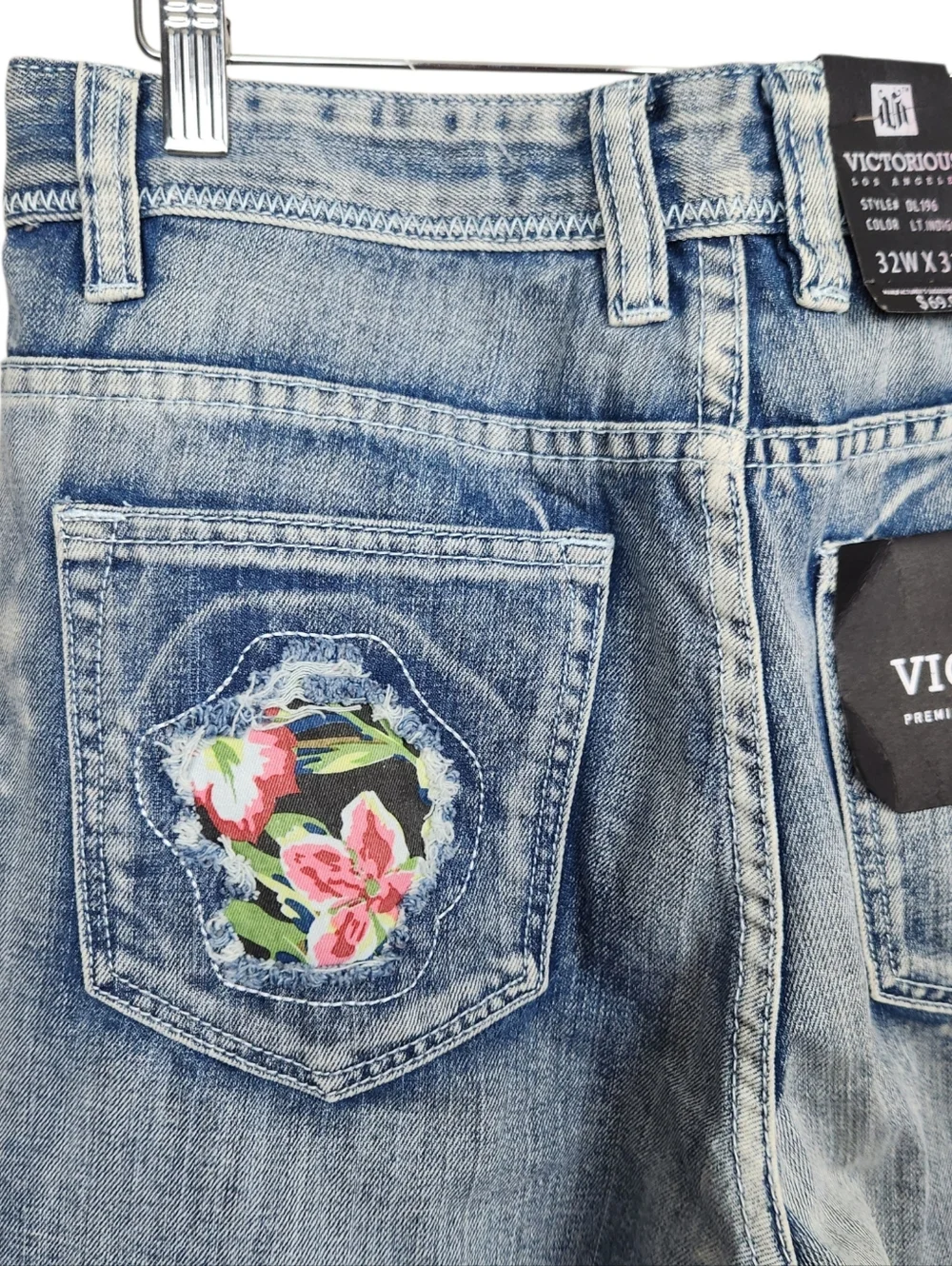 Victorious NWT DL196 Floral Patch Distressed Denim Blue Jeans Mens Size 32 x 32